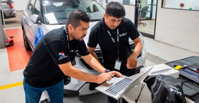 Kia Perú en la Cima: Técnico Diter Montalván Conquista el Podio en Evento Internacional