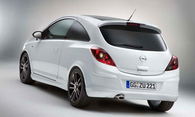Nuevos Opel Corsa 1.4 Turbo ecoFLEX All Black/All WhiteNuevos Opel Corsa 1.4 Turbo ecoFLEX All Black/All White