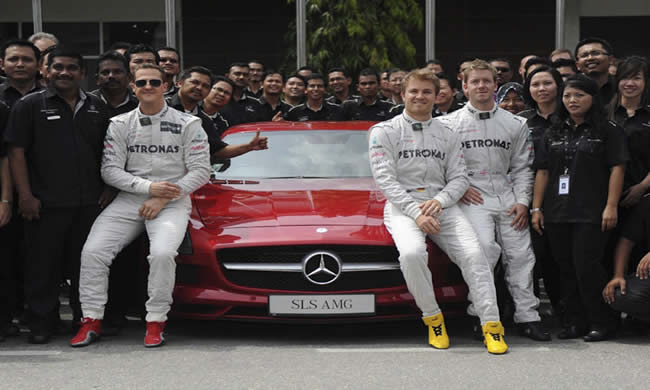 Melbourne despide el Mundial de F1, que da su primer salto, a Malasia