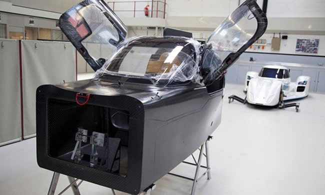 Construcción del Zeod RC el auto de carreras eléctrico más rápido del mundo.