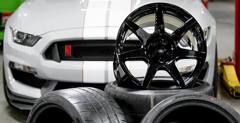 Los detalles de las llantas de fibra de carbono del Ford Shelby GT350R