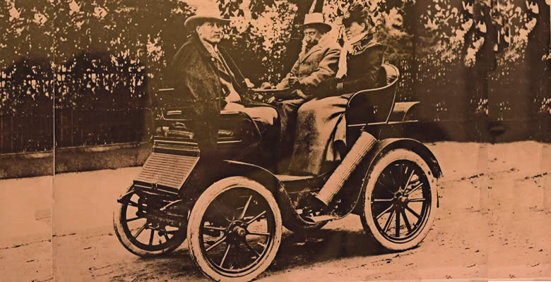 El primer automóvil en Perú