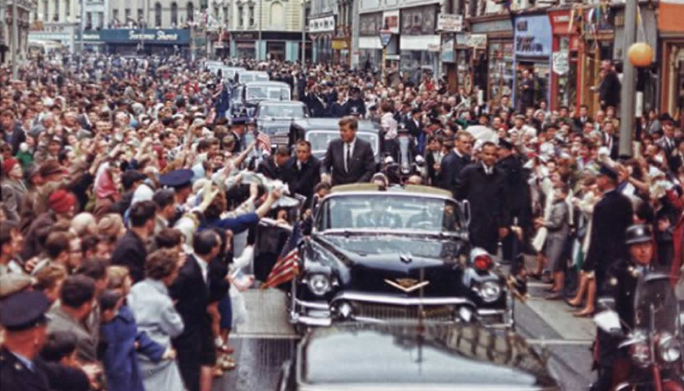 A la venta las placas del auto de JFK