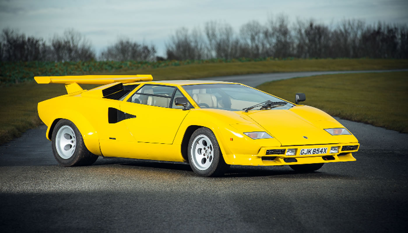 Un extraño Countach con volante a la derecha