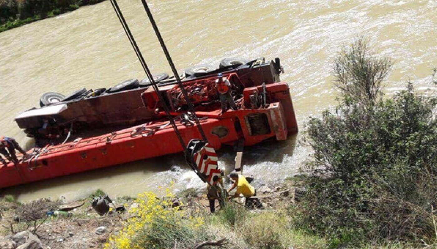 Se registra vehículos varados desde el distrito de Parco hasta el Punente Matachico.