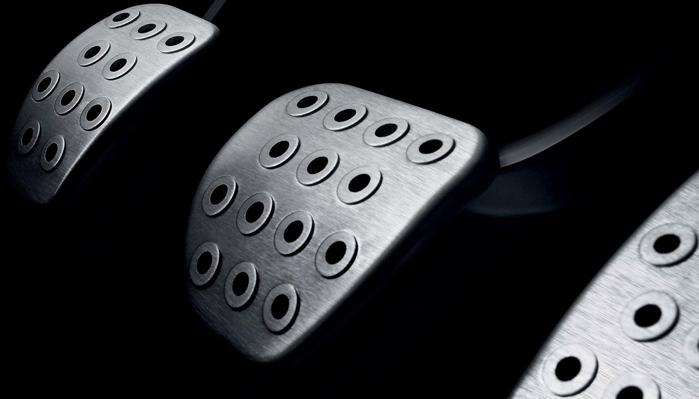 El embrague es el elemento del sistema de transmisión que está más propenso a gastarse o romperse debido al contacto continuo que realiza el conductor. Por ello, es necesario saber cuidarlo correctamente y utilizarlo de una manera adecuada. 