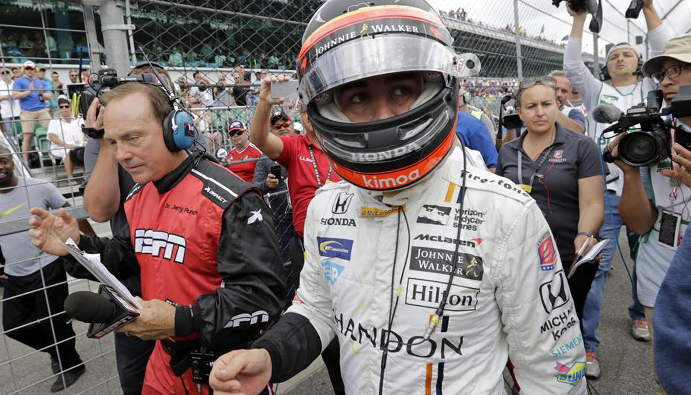 Excampeón de la F1 a Alonso: ‘está en lo más alto y anda perdiendo tiempo’