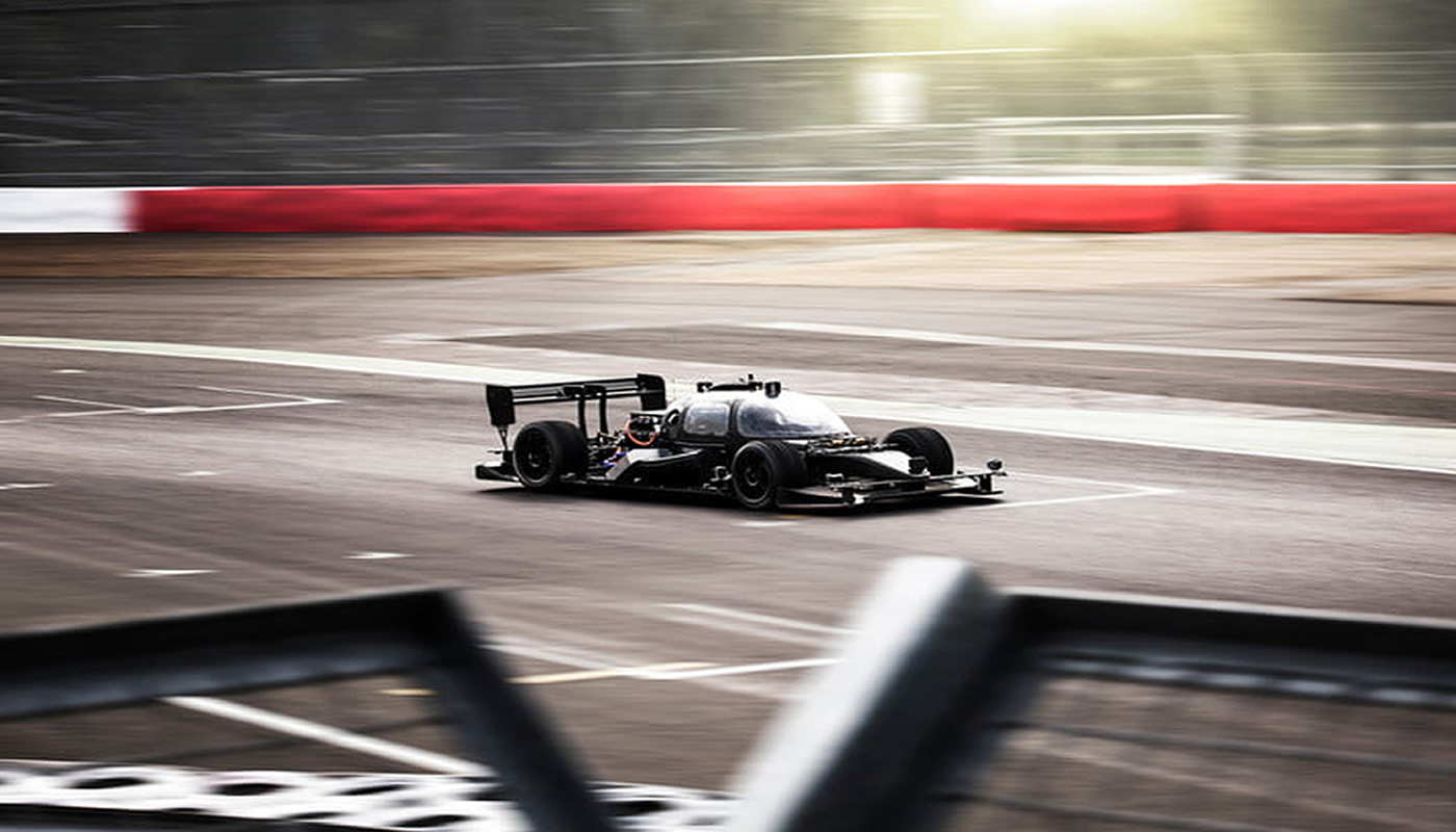 Ryan Tuerck, el ProDrifter que ganó la batalla al auto de carrera autónomo