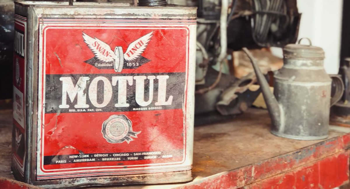 Motul, es la colaborador oficial de la reunión de carros clásicos.