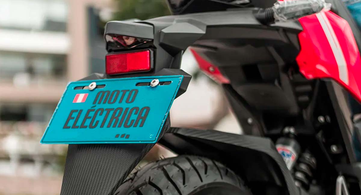 AAP rechaza propuesta que obligaría a motociclistas y acompañantes a llevar  chalecos con número de placa impreso