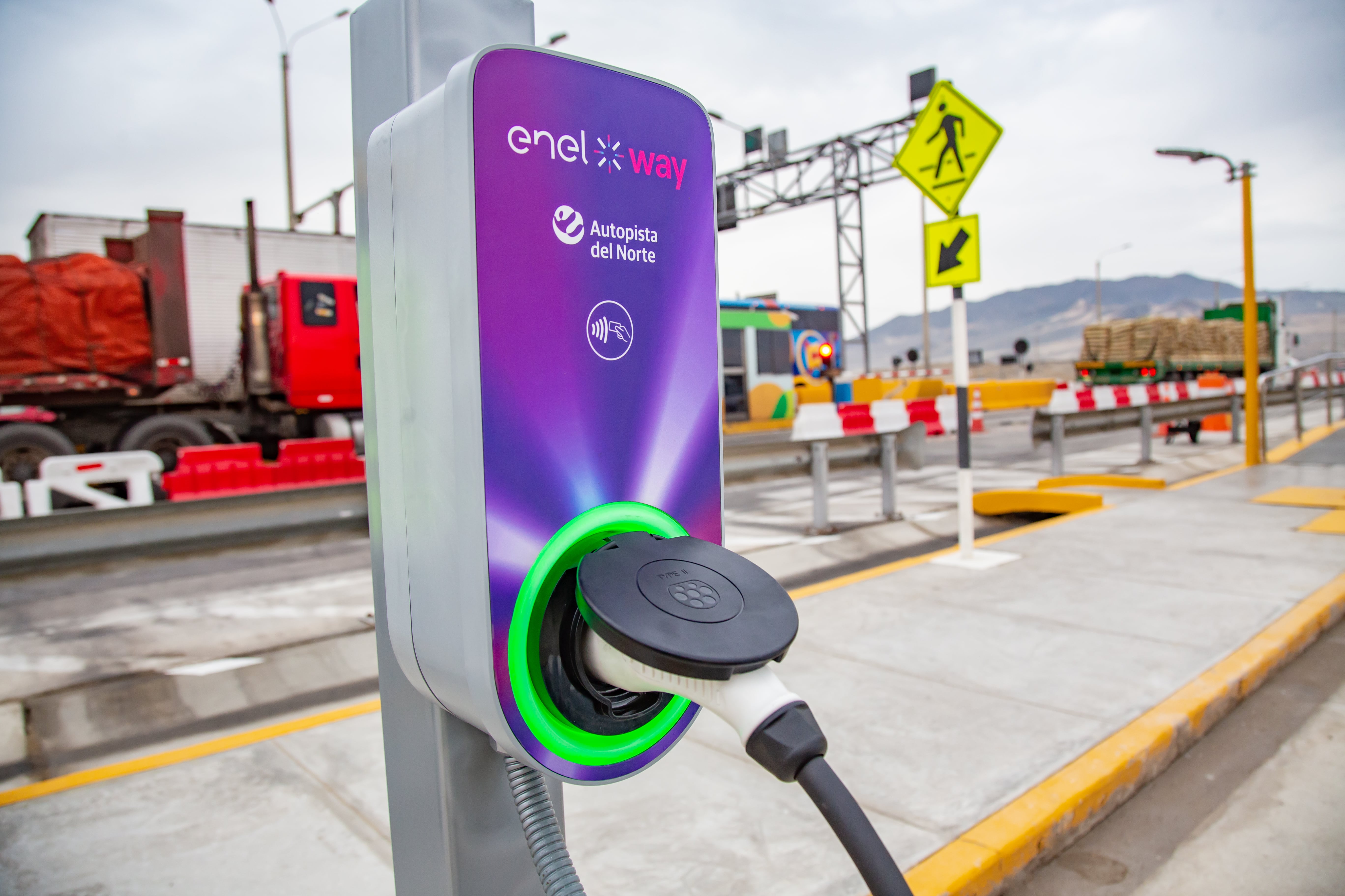 Aunor inicia las pruebas para la instalación de la primera red de carga de vehículos eléctricos que operará en la Panamericana Norte 